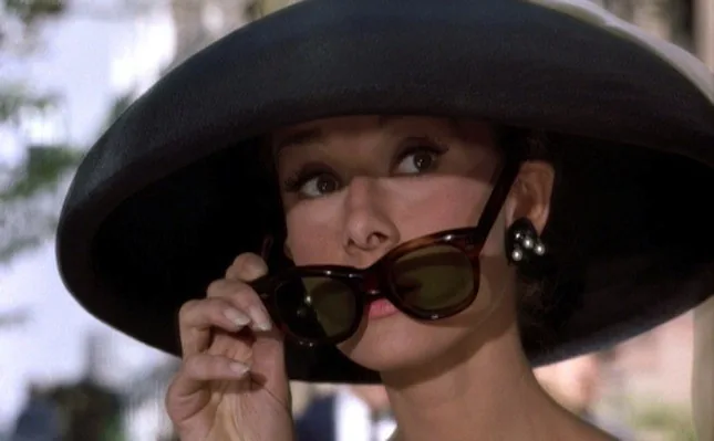Bon ton: come indossare il cappello ai matrimoni.